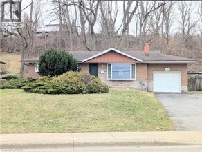 Building Photo - 132 Pine Dr