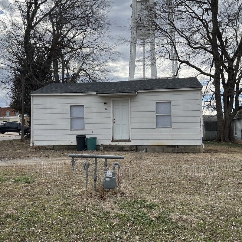 Primary Photo - 118 W Pine St