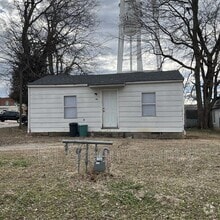 Building Photo - 118 W Pine St