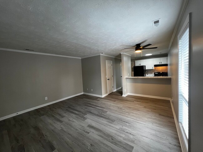 Foto del edificio - 5850-H Century Oaks Drive (No Pets)