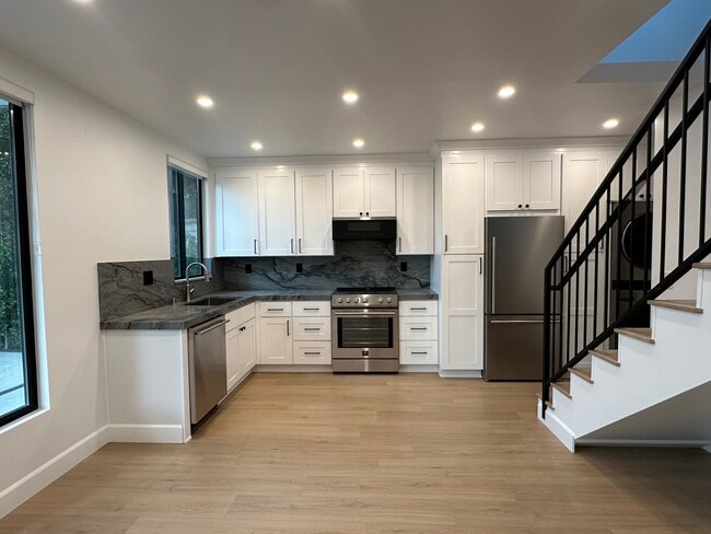 Building Photo - 10470 Lauriston Ave