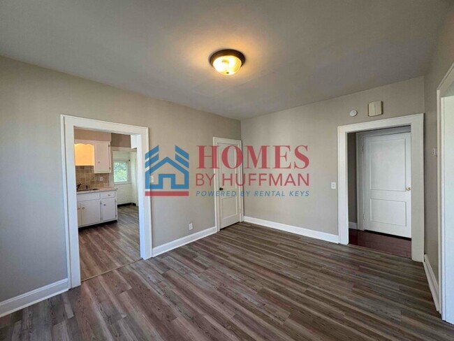 Building Photo - Two Bedroom House | Move in Ready