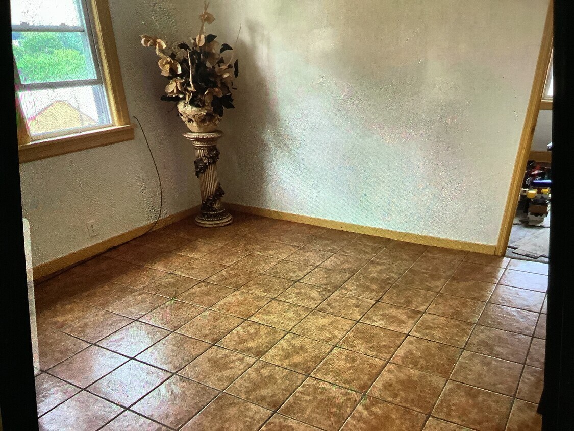 Otra parte de la sala de estar - 175 Sheridan Ave