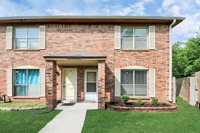 Building Photo - 2207 Bauer Dr