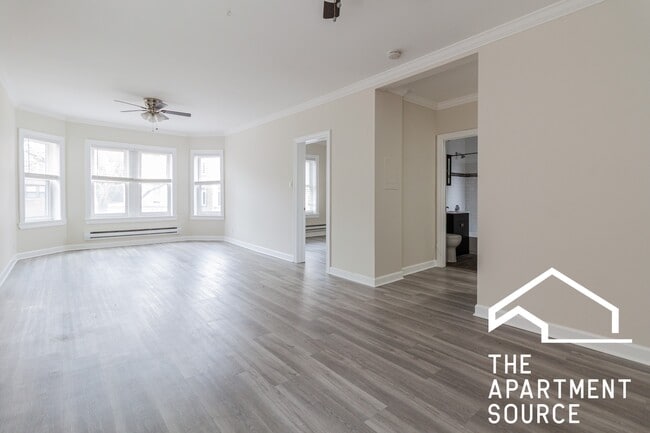 Building Photo - 648 W Roscoe St