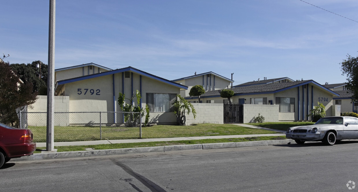 Primary Photo - 5792-5794 Rostrata Ave