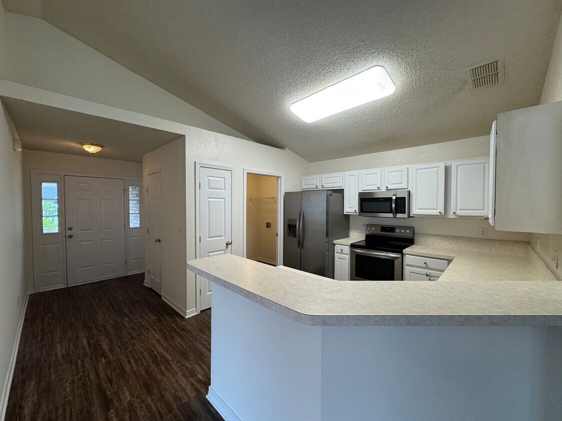 Primary Photo - Move In Special 1/2 Off 1st Months Rent! 4...