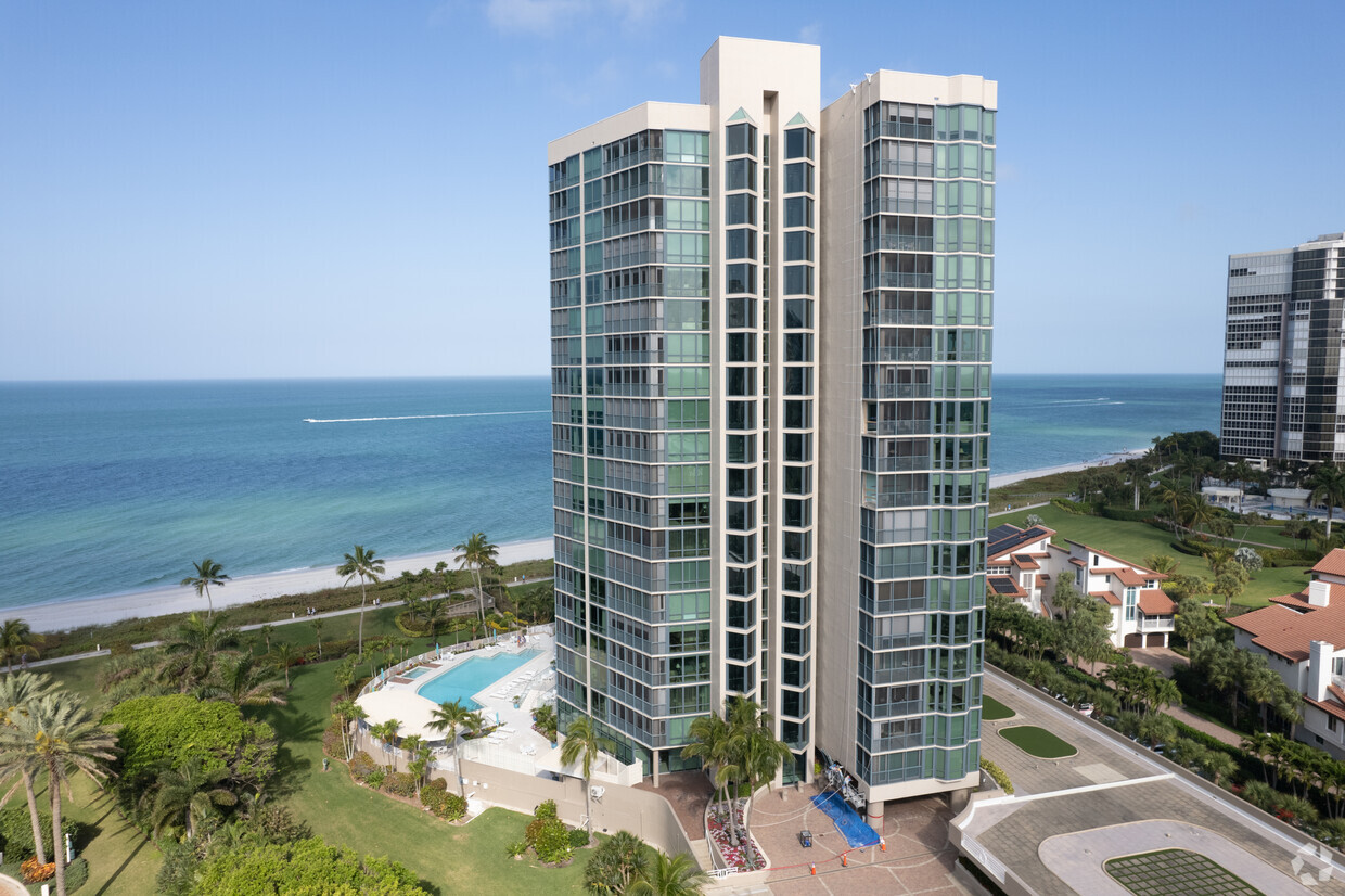 4651 Gulf Shore Blvd - Vistas