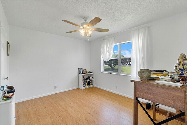 Foto del edificio - 201 S Golf Blvd