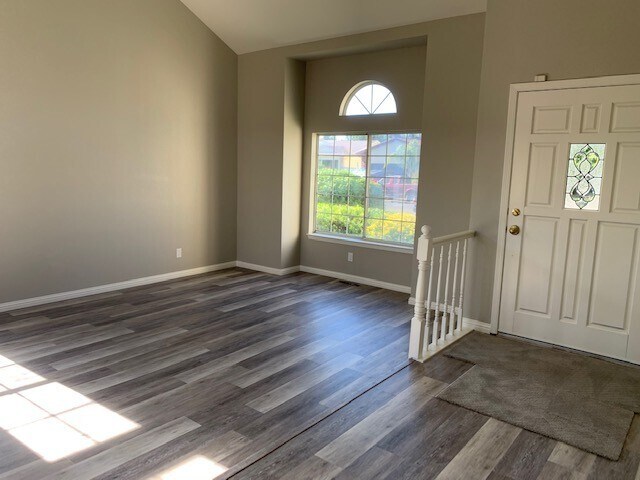 Foto del edificio - Beauty in East Petaluma ~ Gorgeous Spacious Home