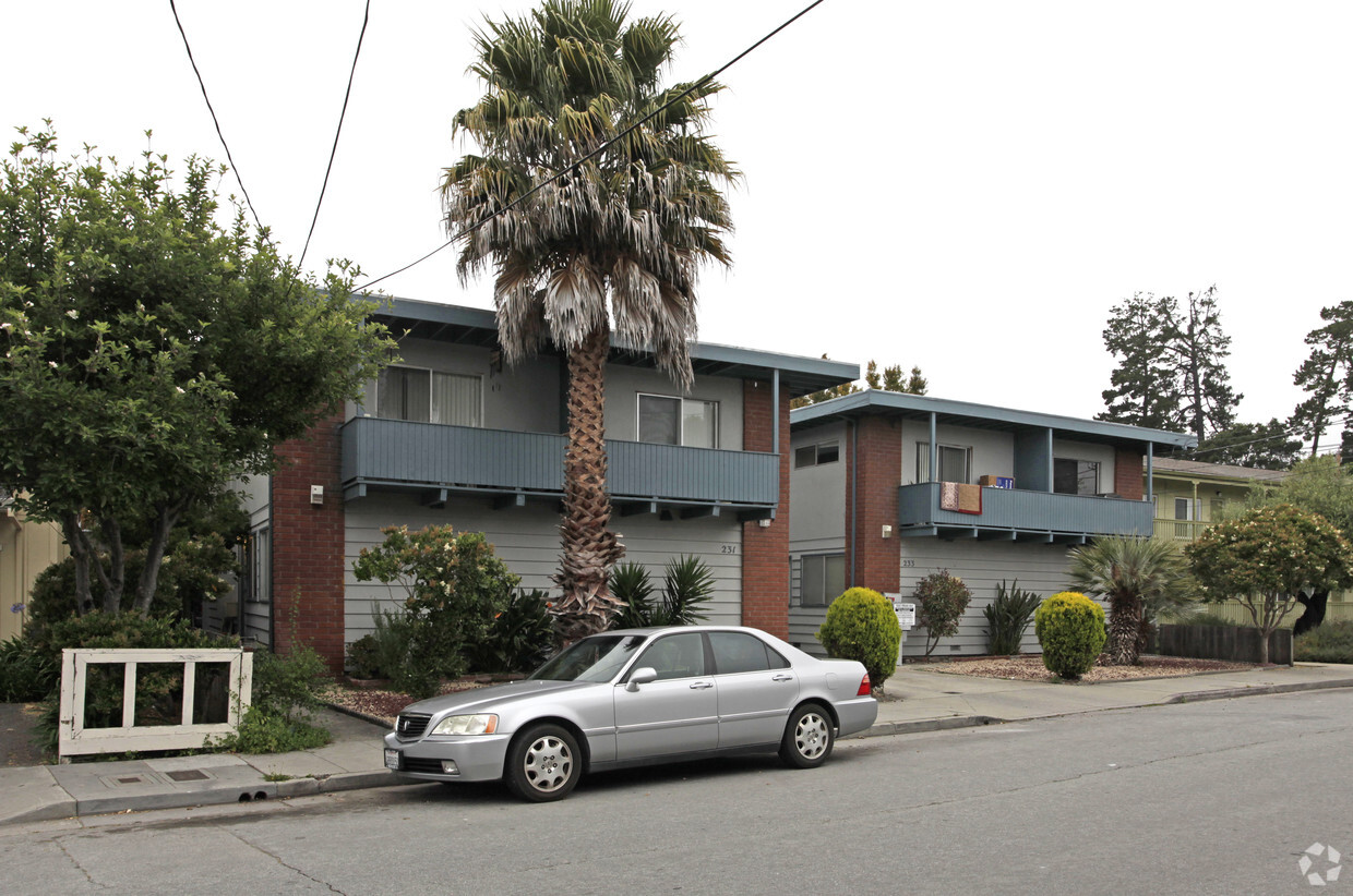 Building Photo - 231-233 Felix St