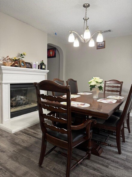 Foto del edificio - 1305 Willowsprings Ct