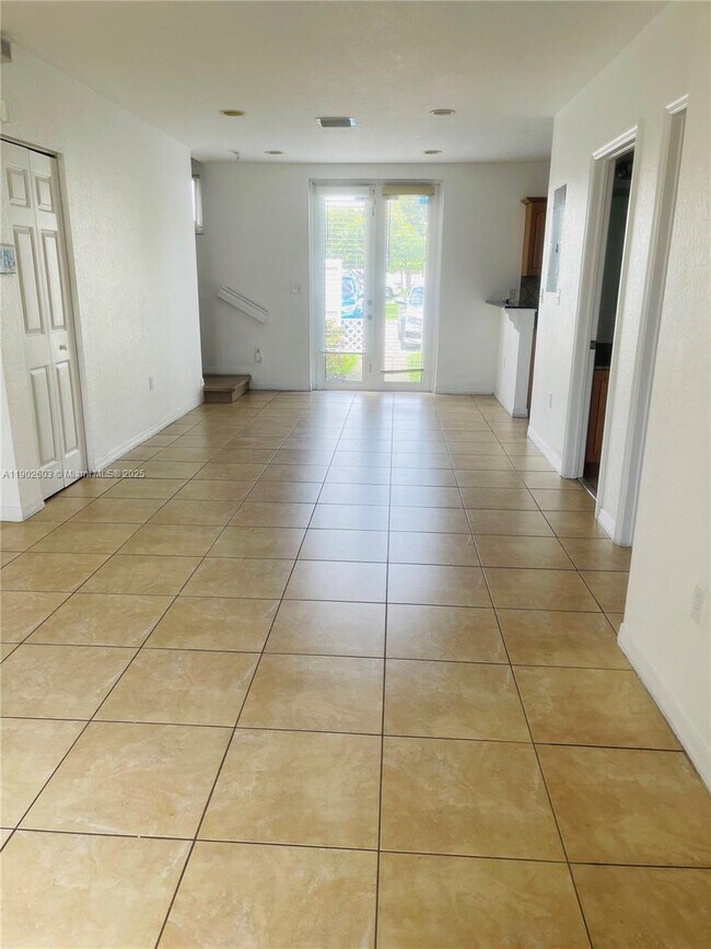Foto del edificio - 1370 W 30th St