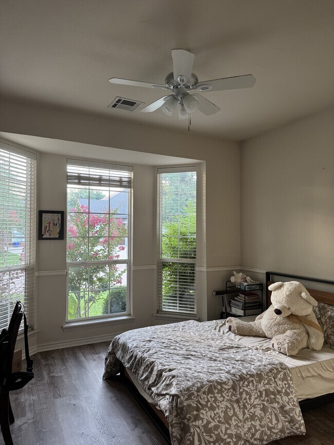 Foto del edificio - 15509 Monarch Ln