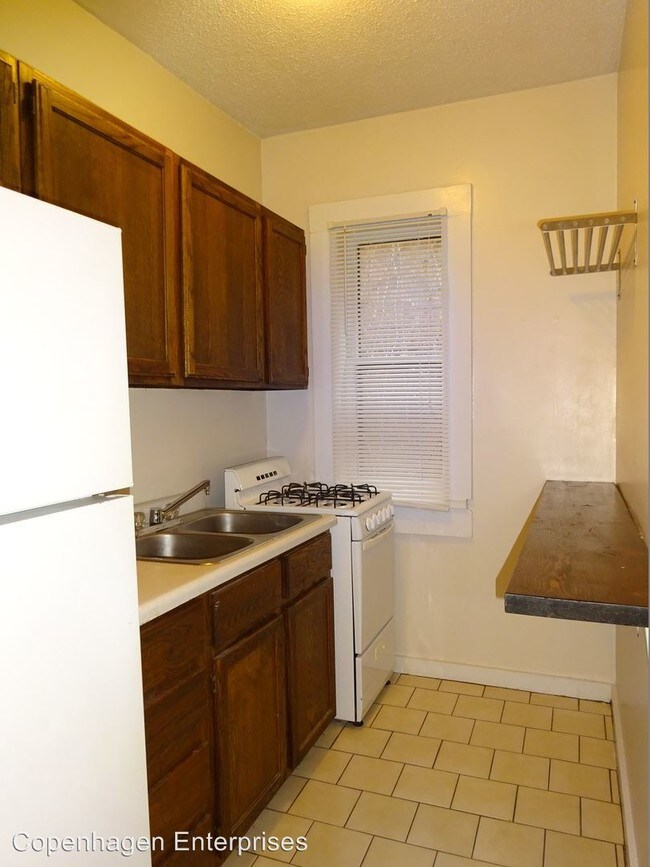 Building Photo - 26 Oak Grove St