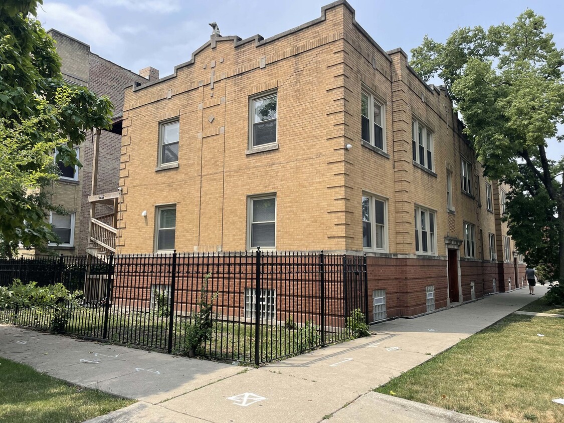 Foto principal - 3935 W Altgeld St