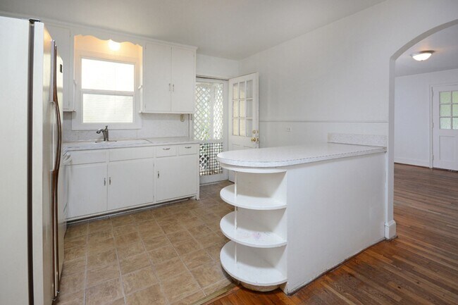 Foto del edificio - 2624 Chapel Hill Rd