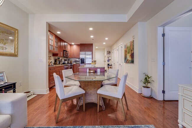Foto del edificio - 1125 Maxwell Ln