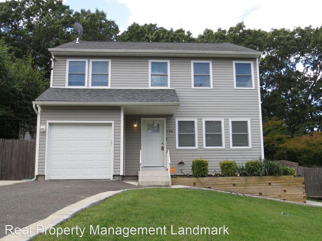 4 br, 2.5 bath House 194 Adirondack Drive House Rental in Selden