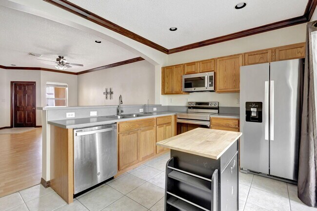 Building Photo - 13789 Creston Pl