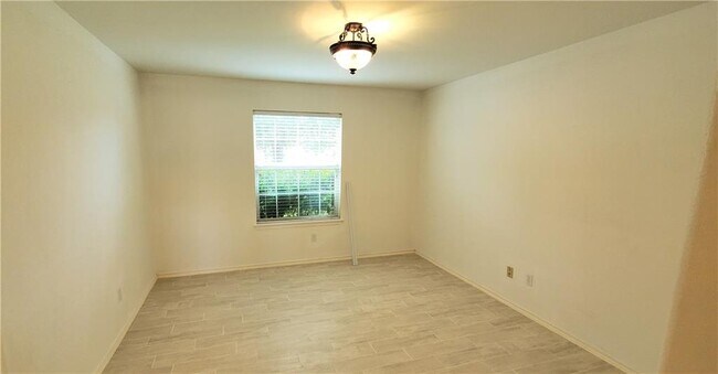Foto del edificio - 1102 Delia Chappa Ln