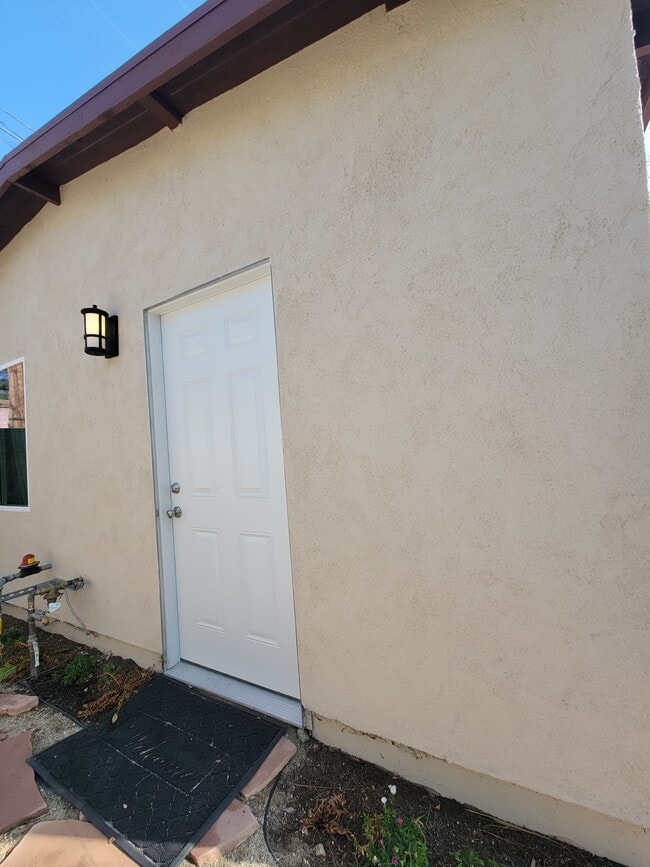 Private entrance - 13738 Eldridge Ave