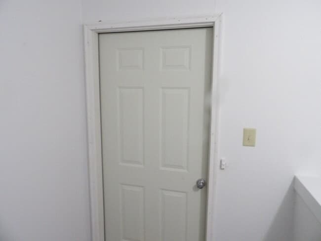 Building Photo - 204 Landings Dr