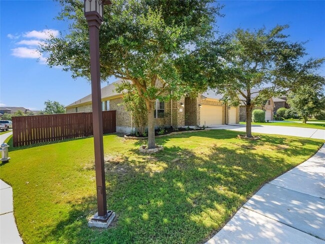 Foto del edificio - 2508 Hilltop Divide Ln