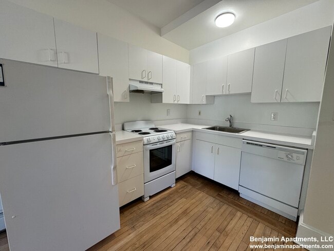 Building Photo - 1531 Beacon St