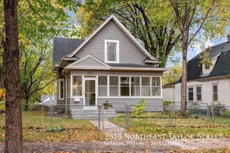Building Photo - 2818 NE Taylor St