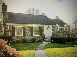 Building Photo - 526 Williams Rd
