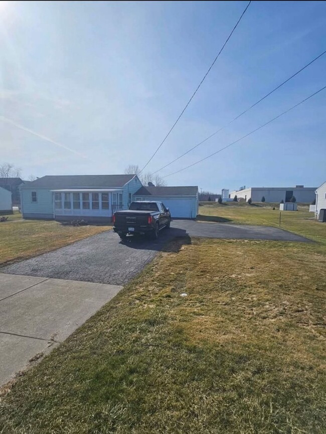 Building Photo - 2701 Manitou Rd