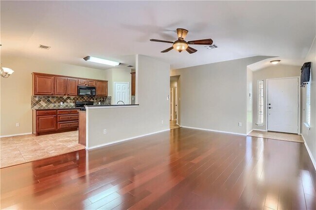 Foto del edificio - 3592 Rock Shelf Ln