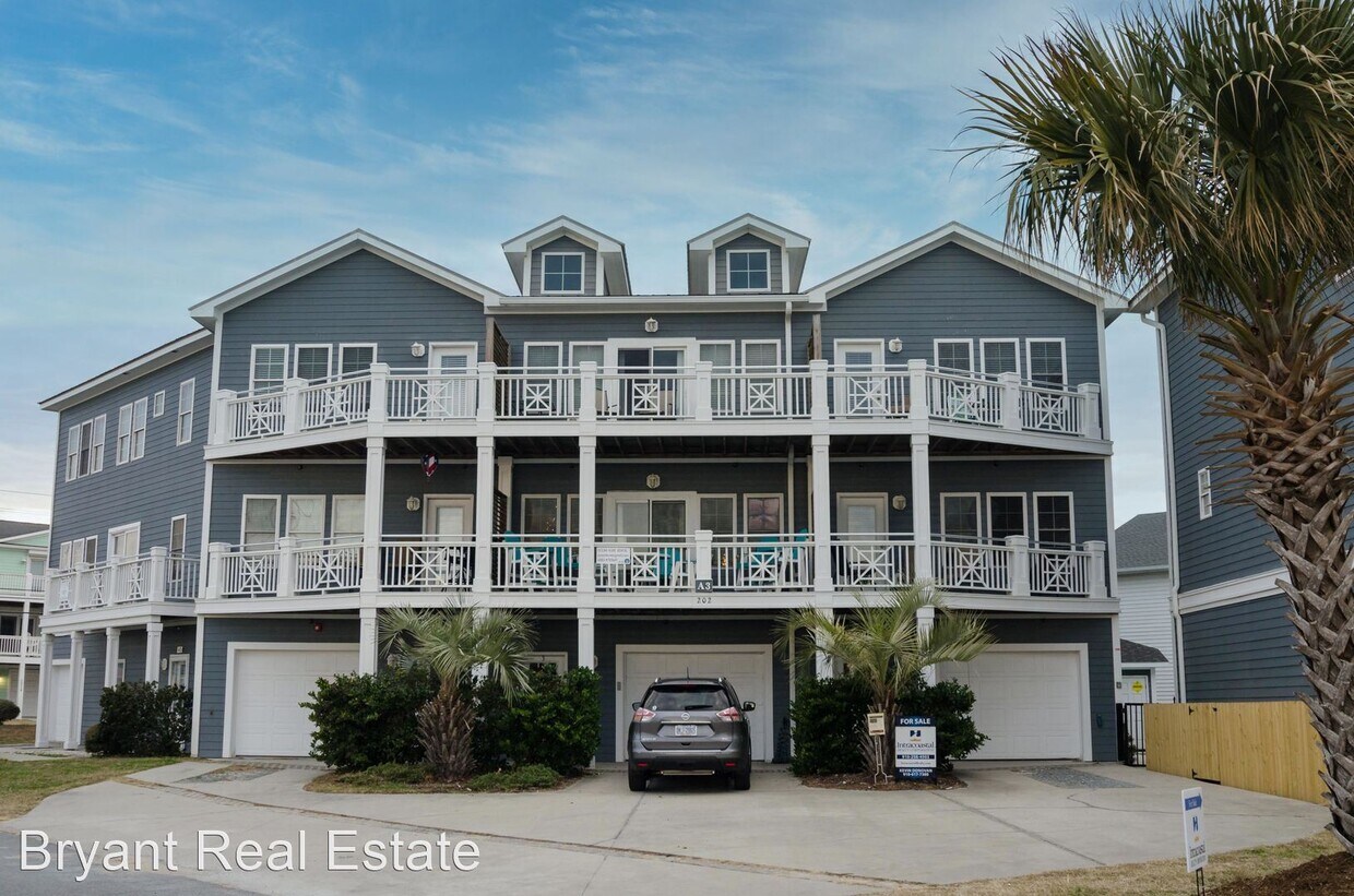 4 br, 3.5 bath House 202 North Fort Fish... House Rental in Kure
