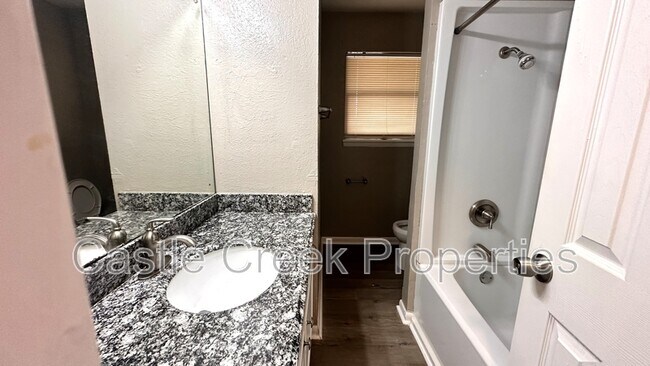 Building Photo - 1803 Fox Ave