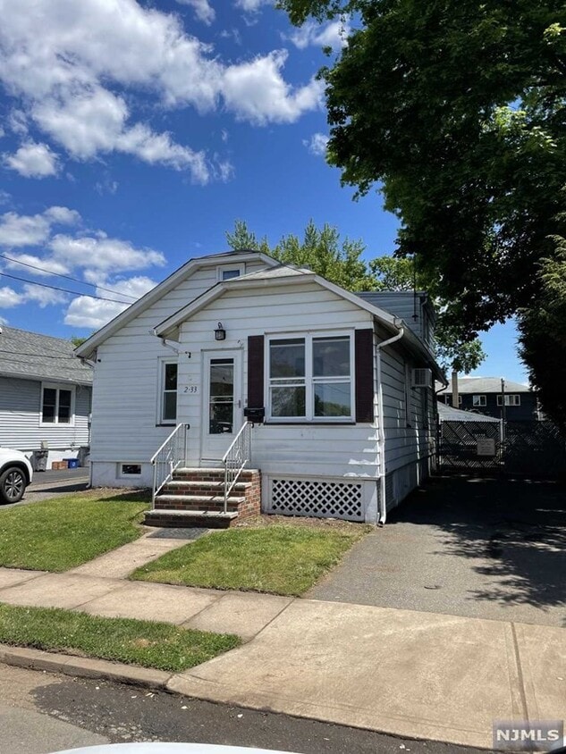 Primary Photo - 2-33-33 Hartley Pl