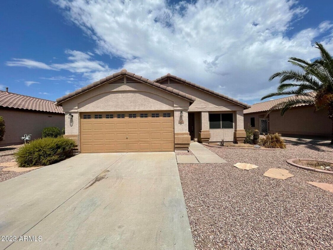 Primary Photo - 3 bed 2 bath home in Surprise!