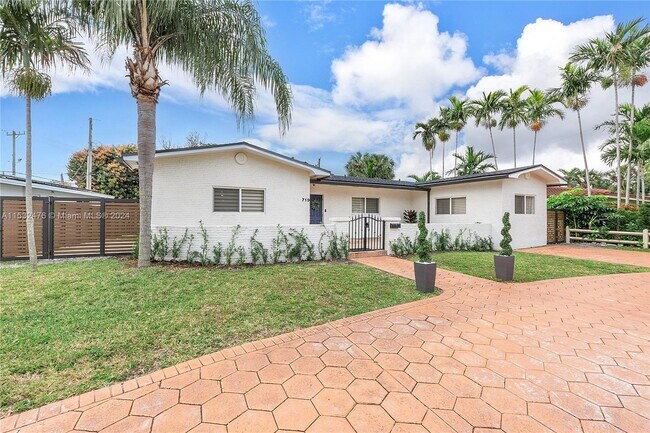 Foto del edificio - 719 N Crescent Dr