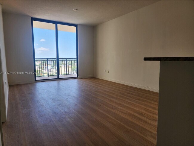 Foto del edificio - 888 Douglas Rd