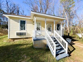 Building Photo - 1108 Johnson St