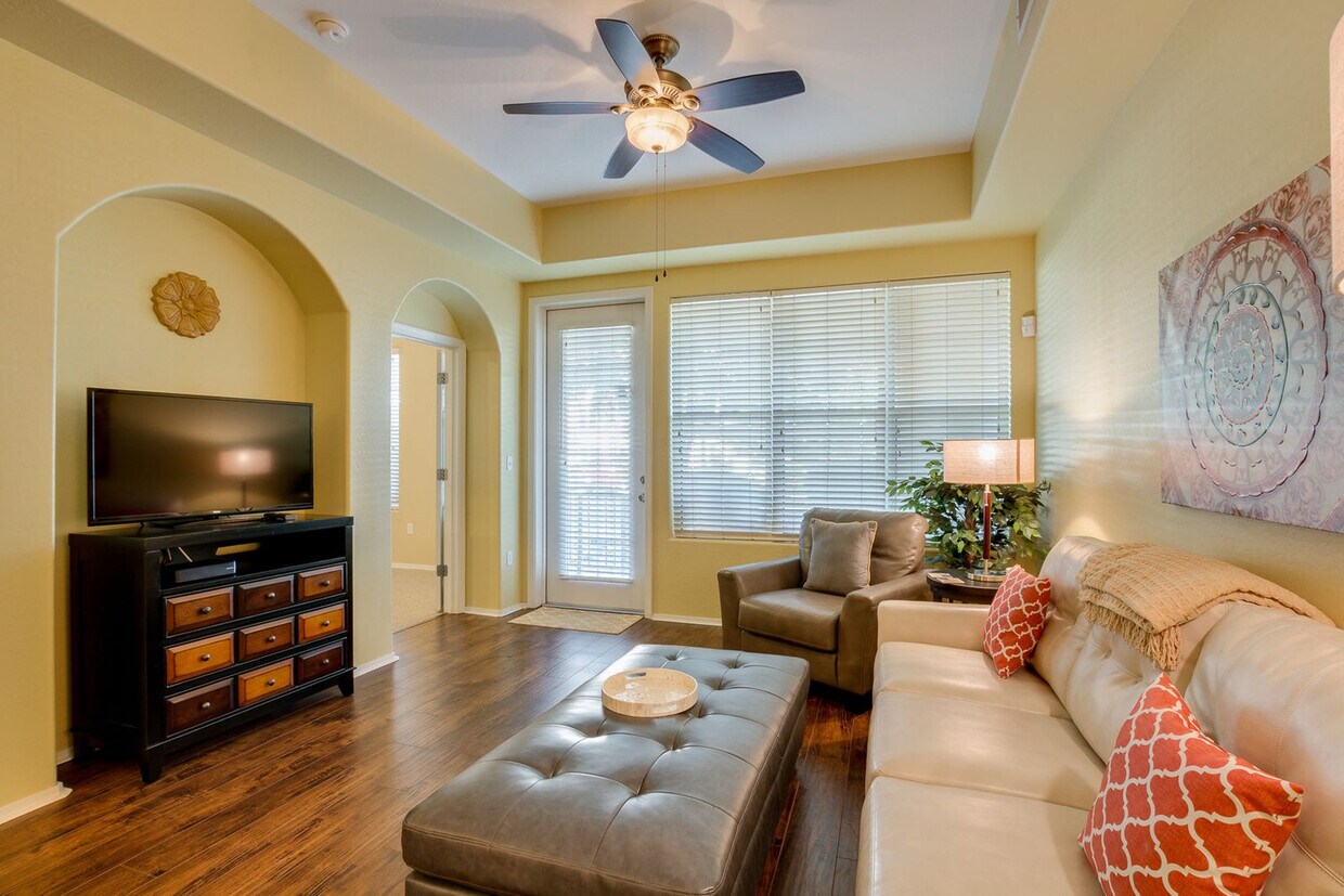 Foto principal - 14575 W Mountain View Blvd
