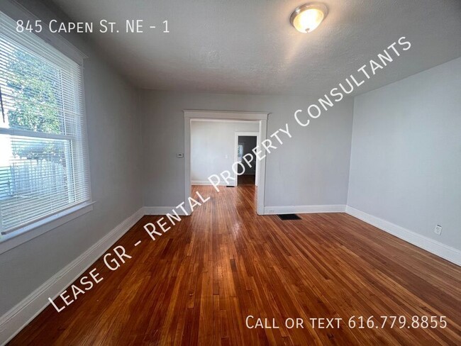 Foto del edificio - 3 Bedroom Duplex in Grand Rapids! Laundry ...