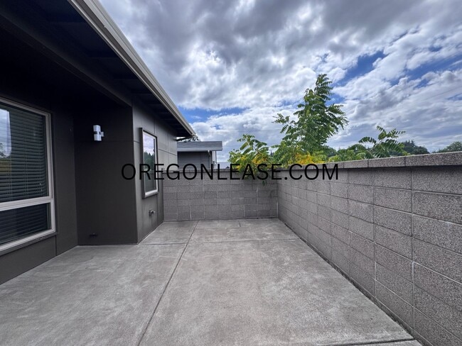 Building Photo - 3bed 2bath Cal Young Area home
