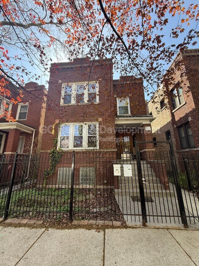 Building Photo - 2926 N Avers Ave