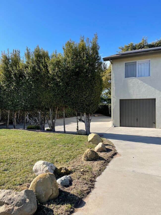 Building Photo - 6595 Segovia Rd