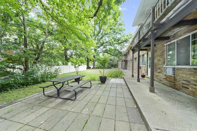 Building Photo - 239 E Oak Cliff Ct