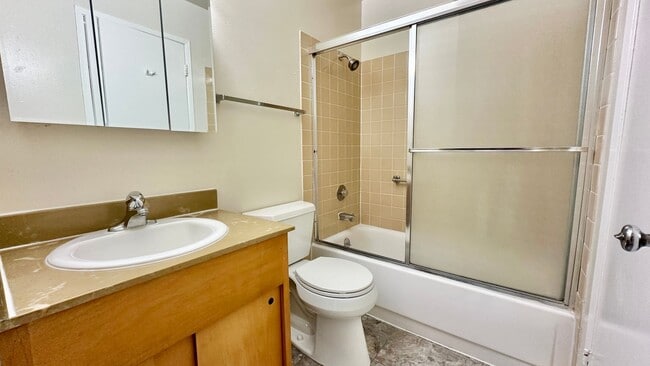 Building Photo - Water Views - Walk to the Water from your ...