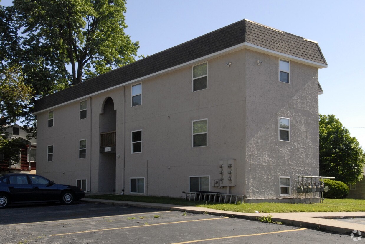 Building Photo - Edgewood Apartments