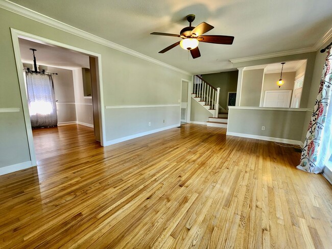Building Photo - Charming 4 Bedroom Home with Saltwater Poo...