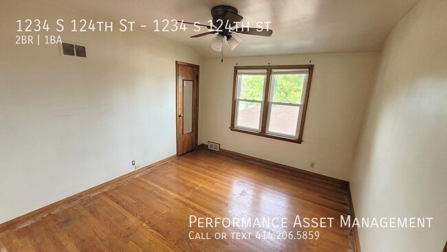 Foto del edificio - Charming 2-Bedroom Duplex in West Allis